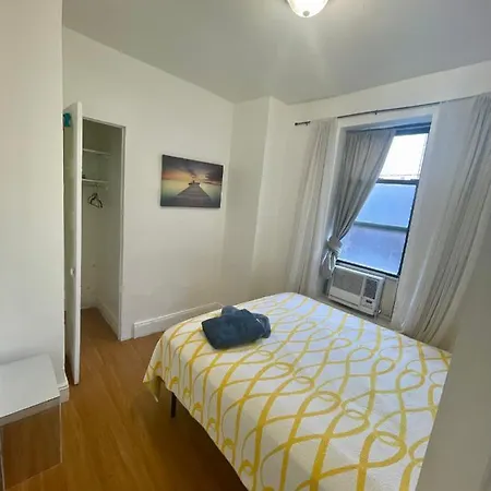 Room In A 2 Bedrooms Apt. 10 Minutes To Time Square!